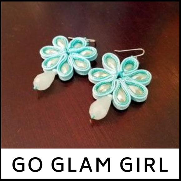 Glam Girl Fashion Jewelry - NWT LAST 2!  Gorgeous Silk Laced Flower Earrings